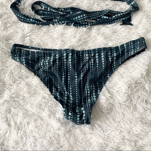 Cupshe NWT Criss Cross Wrap Swimsuit Padding Navy Bubble Print Bikini Set - Picture 11 of 15